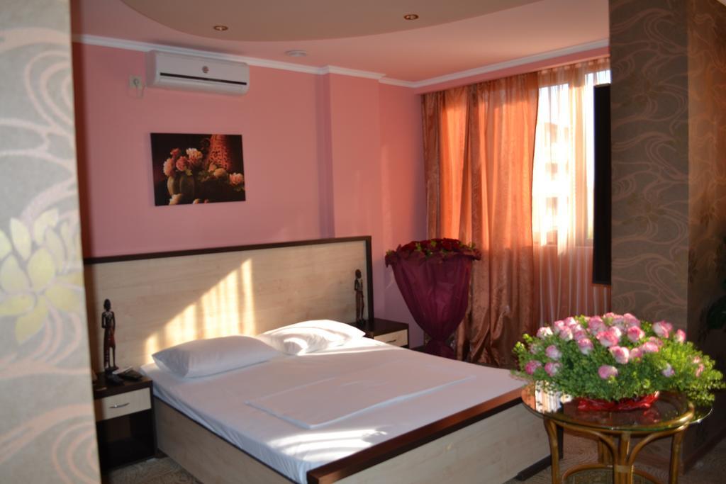 New Baxos Hotel Yerevan Room photo